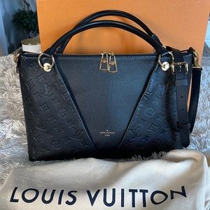 Louis Vuitton
V Tote Monogram Empreinte Leather MM Black